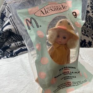 Vintage Madame Alexander ITS RAINING #9 Yellow Raincoat boots hat with Duck ‘03